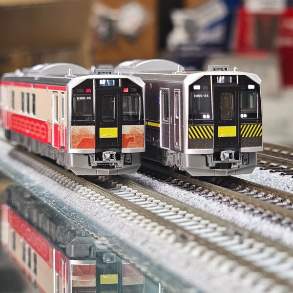 TOMIX 98138 JR H100形ディーゼルカー（室蘭線・日高線ラッピング車）セット
