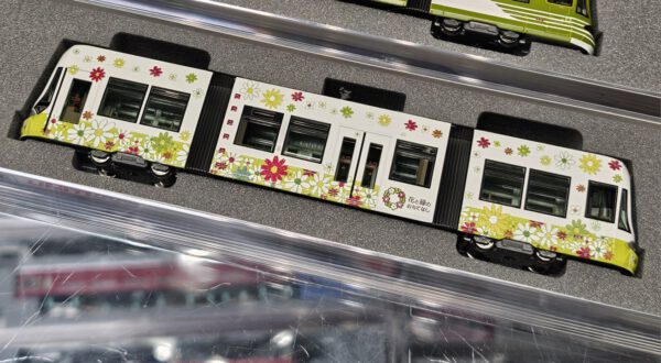 Kato 14-804-6 【特別企画品】 広島電鉄1002 ＜フラワートレイン＞ `GREENMOVER LEX (FLOWER TRAIN)`