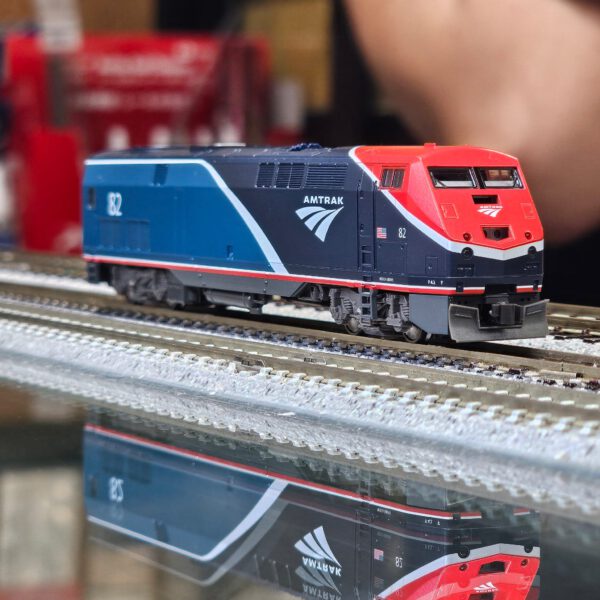 KATO USA KATO 176-6040 GE P42 Amtrak® Phase VII 車號#82