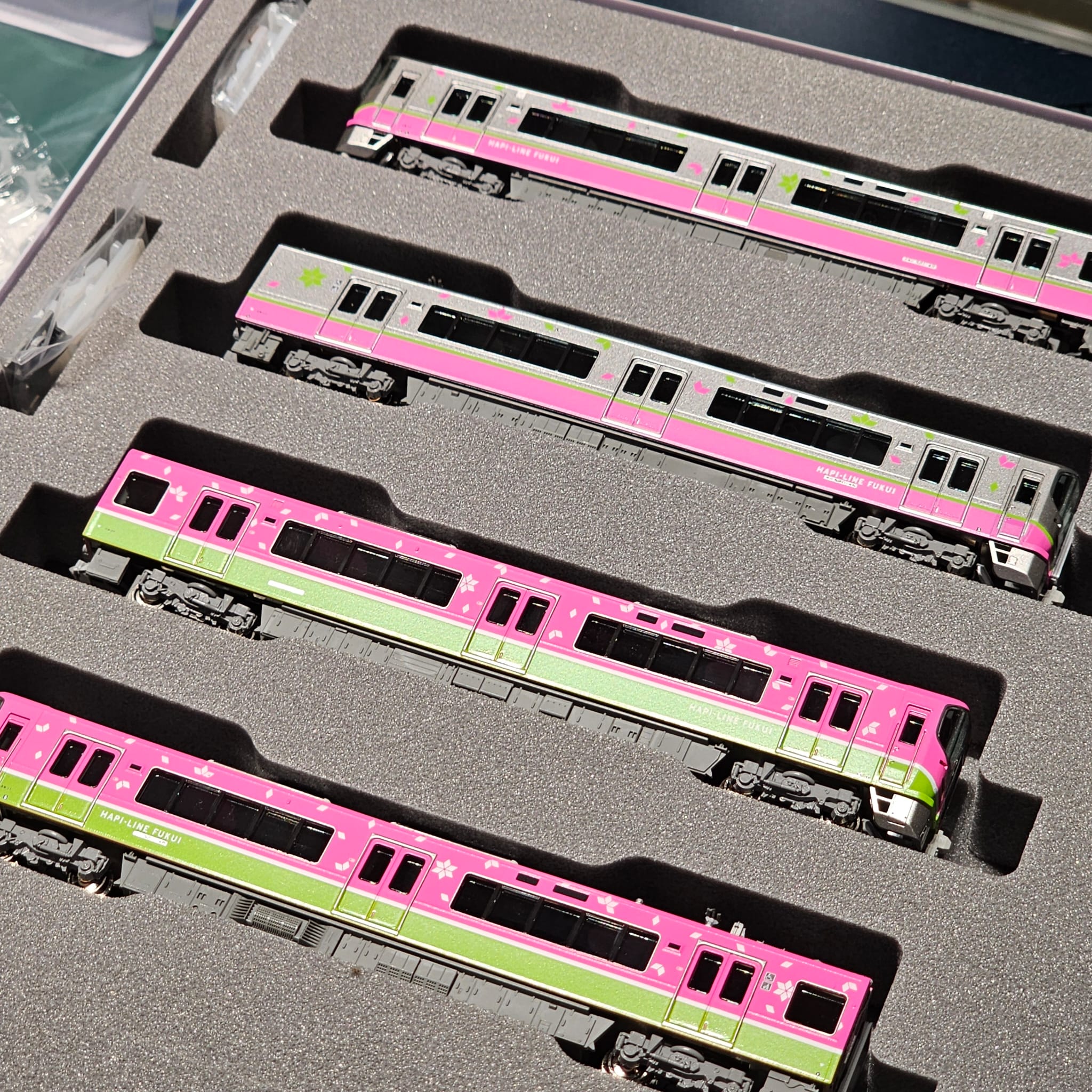 KATO 10-2014 ハピラインふくい521系(標準塗色+フルラッピング編成) 4両【特別企画品】 5 KATO 10-2014 ハピラインふくい521系(標準塗色+フルラッピング編成) 4両【特別企画品】