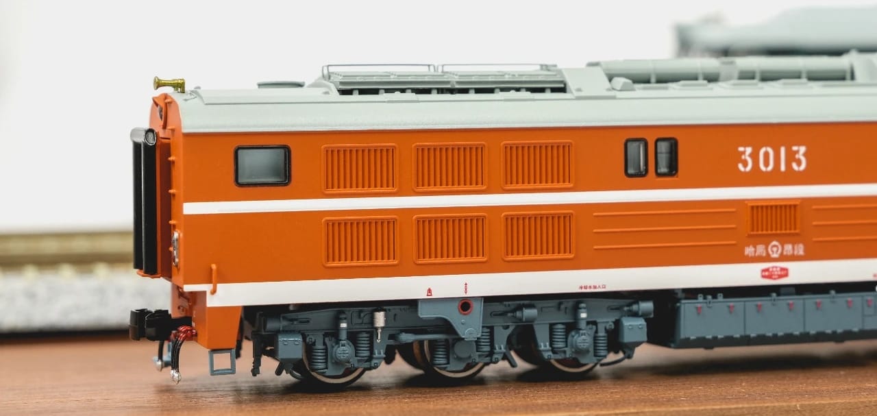 長嗚 N DF7D 東風7D型柴油機車 防寒型