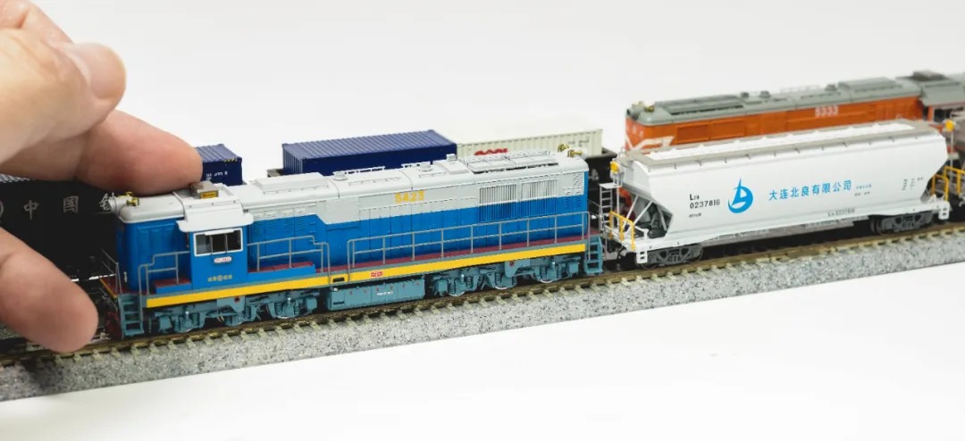 長鳴 N 東風7C型柴油機車