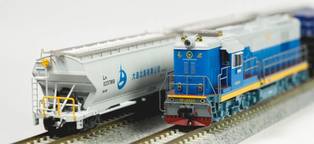 長鳴 N 東風7C型柴油機車