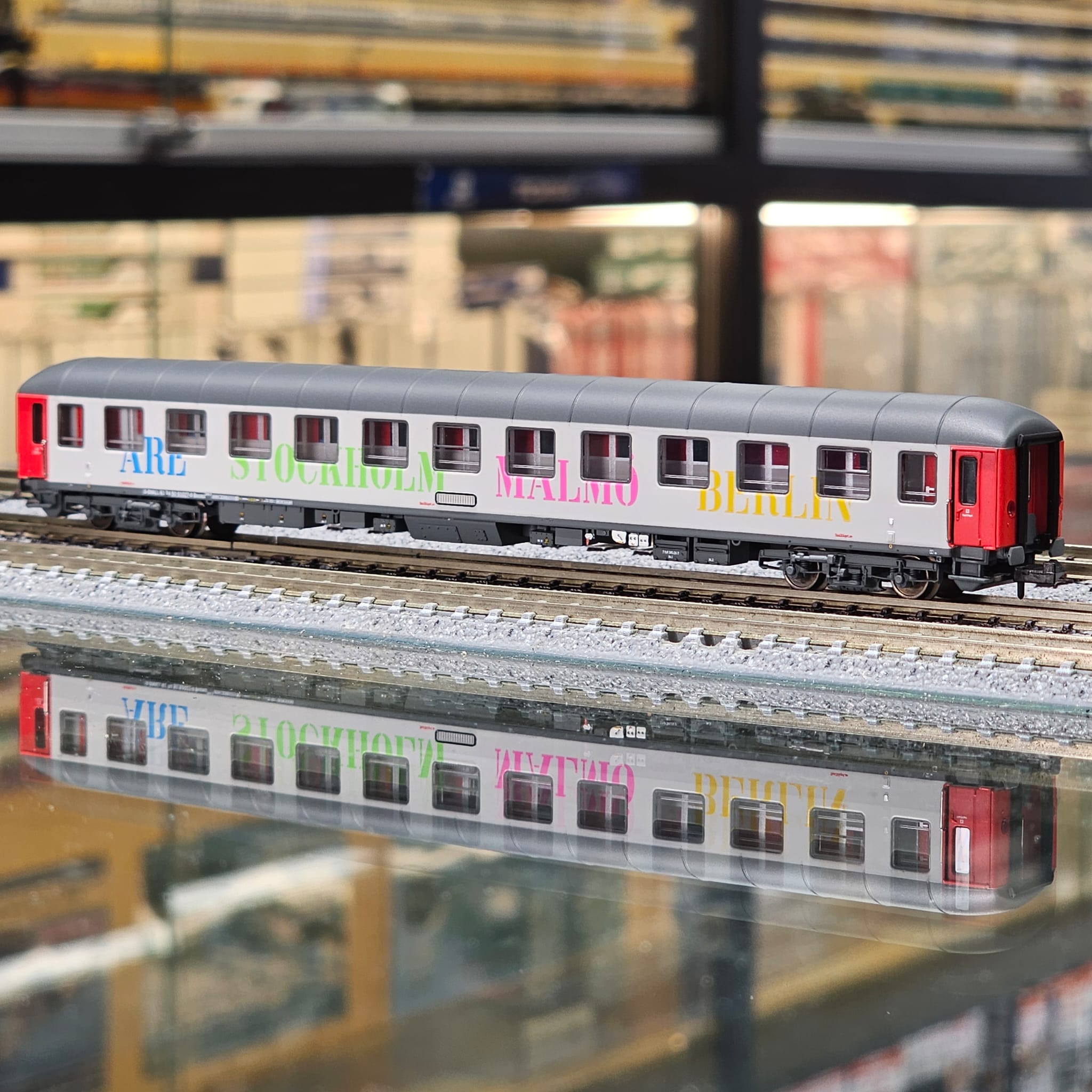 LS MODEL LS98098N Set of 2 couchette coaches Bvcmz Snälltaget, Ep.VI 3 LS MODEL LS98098N Set of 2 couchette coaches Bvcmz Snälltaget, Ep.VI