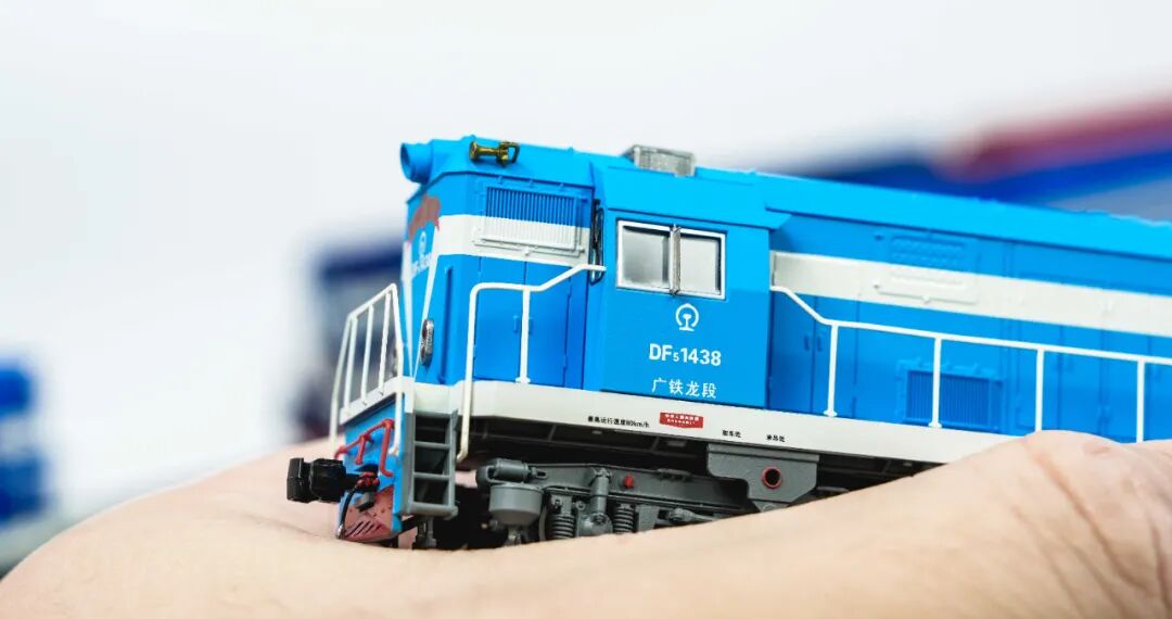 長嗚 N DF5 東風5型內燃機車 30 長嗚 N DF5 東風5型內燃機車