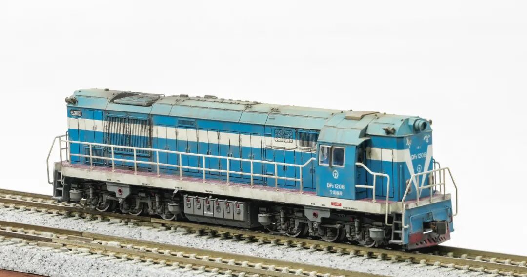 長嗚 N DF5 東風5型內燃機車