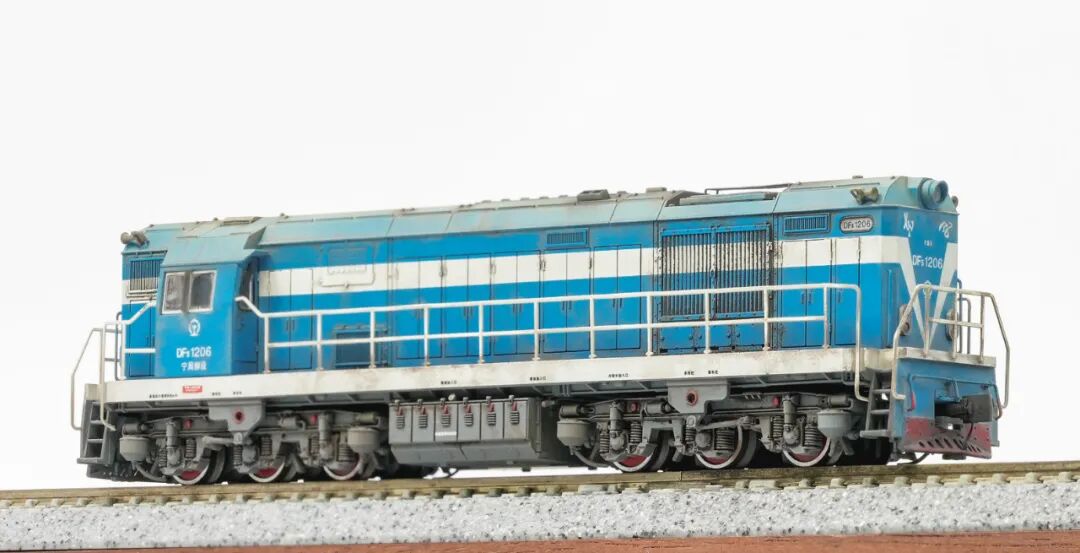 長嗚 N DF5 東風5型內燃機車