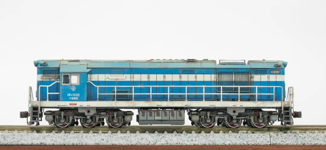 長嗚 N DF5 東風5型內燃機車