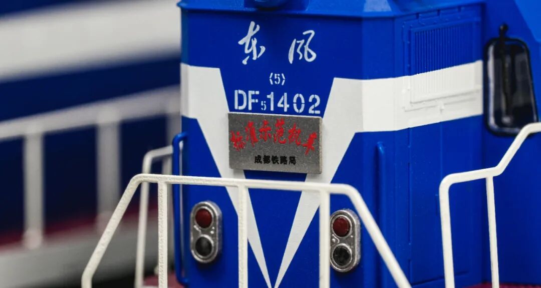 長嗚 N DF5 東風5型內燃機車 24 長嗚 N DF5 東風5型內燃機車