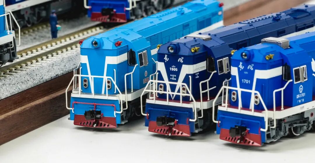 長嗚 N DF5 東風5型內燃機車 18 長嗚 N DF5 東風5型內燃機車