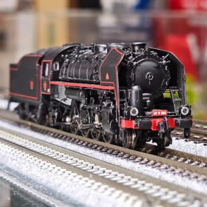 ARNOLD N HN2546 SNCF, 141R 568 with mixed spoke and boxpok wheels and rivetted coal tender