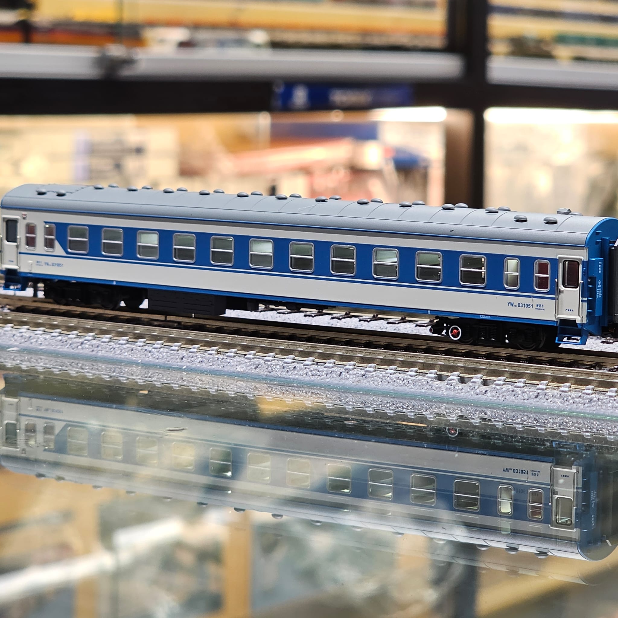 長嗚 25B 單節特塗客車 車號車款隨機 1 長嗚 25B 單節特塗客車 車號車款隨機