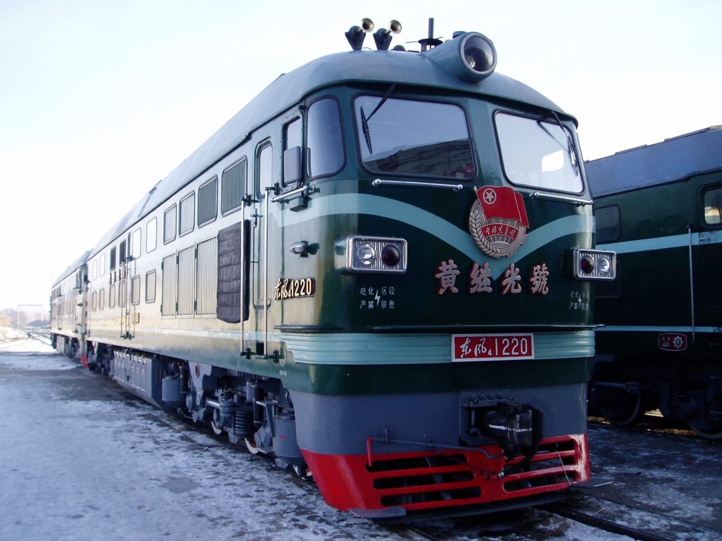 <遠期預訂> 長鳴 HO 比例 DF4B 合金車殼 車門可開 3 <遠期預訂> 長鳴 HO 比例 DF4B 合金車殼 車門可開