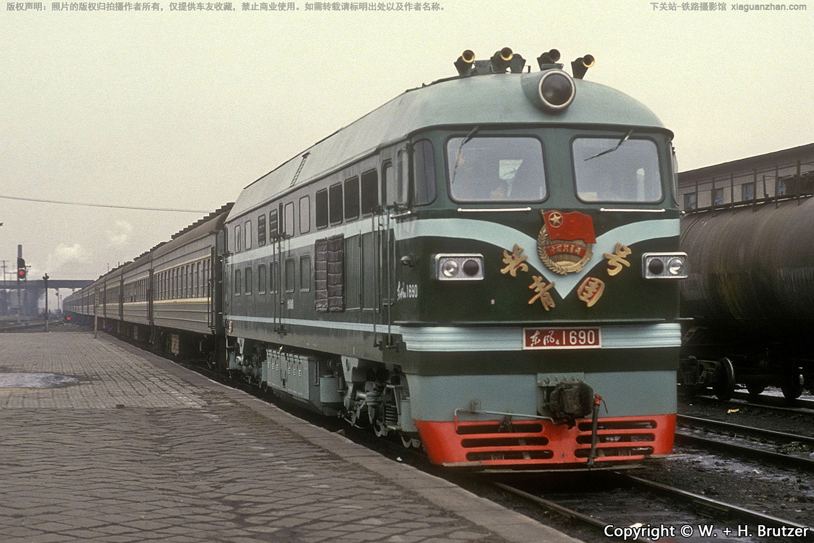 <遠期預訂> 長鳴 HO 比例 DF4B 合金車殼 車門可開 7 <遠期預訂> 長鳴 HO 比例 DF4B 合金車殼 車門可開