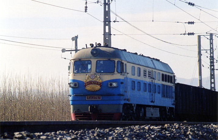 <遠期預訂> 長鳴 HO 比例 DF4B 合金車殼 車門可開 8 <遠期預訂> 長鳴 HO 比例 DF4B 合金車殼 車門可開