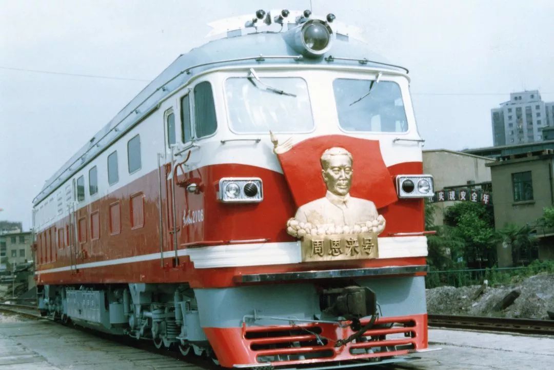 <遠期預訂> 長鳴 HO 比例 DF4B 合金車殼 車門可開 10 <遠期預訂> 長鳴 HO 比例 DF4B 合金車殼 車門可開