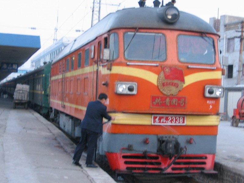 <遠期預訂> 長鳴 HO 比例 DF4B 合金車殼 車門可開 14 <遠期預訂> 長鳴 HO 比例 DF4B 合金車殼 車門可開