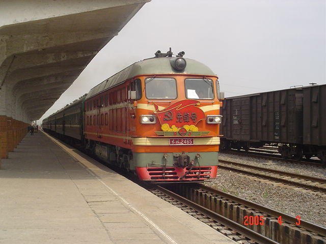 <遠期預訂> 長鳴 HO 比例 DF4B 合金車殼 車門可開 15 <遠期預訂> 長鳴 HO 比例 DF4B 合金車殼 車門可開