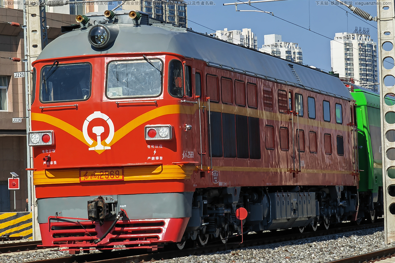 <遠期預訂> 長鳴 HO 比例 DF4B 合金車殼 車門可開 17 <遠期預訂> 長鳴 HO 比例 DF4B 合金車殼 車門可開