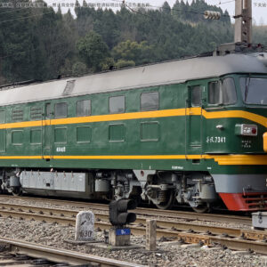 <遠期預訂> 長鳴 HO 比例 DF4B 合金車殼 車門可開 38 <遠期預訂> 長鳴 HO 比例 DF4B 合金車殼 車門可開