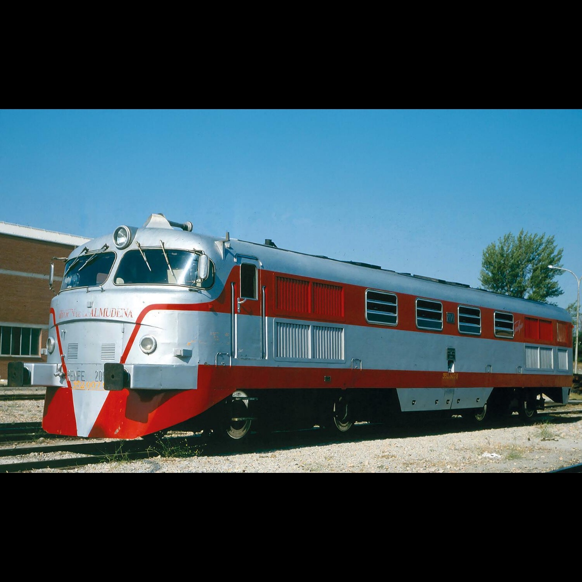 <新品預訂>ARNOLD HN2673 HN2673S N 2000T 352-007 "Virgen de la Almudena" 柴油機車 1 ARNOLD HN2673 HN2673S N 2000T 352-007 "Virgen de la Almudena" 柴油機車