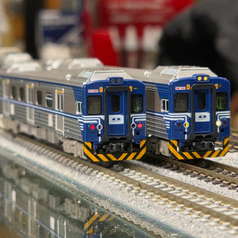 三鶯重工EMU600 無階化8輛S010 S011A - Khaho Store 咔好鐵道模型店 三鶯重工EMU600 無階化8輛S010 S011A - Khaho Store 咔好鐵道模型店