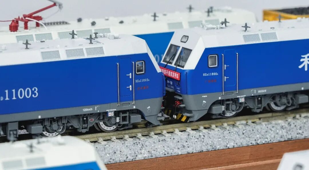 <新品預訂> 長嗚 HXD1 N比例 新品 "藍精靈" 和諧1型電力機車