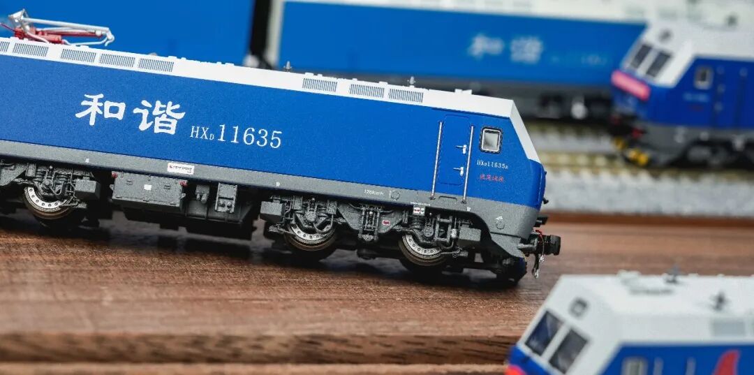 <新品預訂> 長嗚 HXD1 N比例 新品 "藍精靈" 和諧1型電力機車