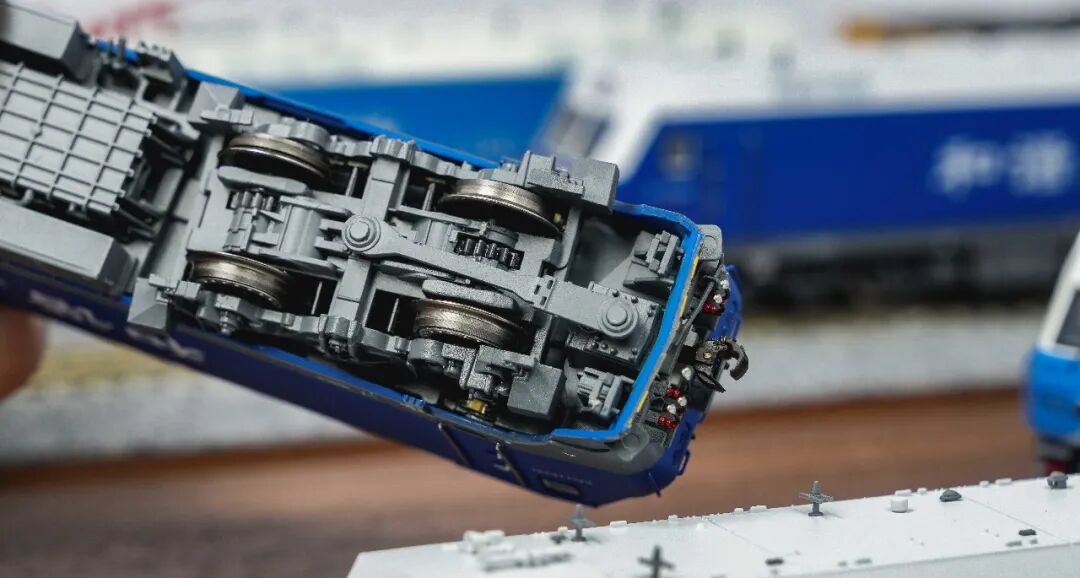 <新品預訂> 長嗚 HXD1 N比例 新品 "藍精靈" 和諧1型電力機車