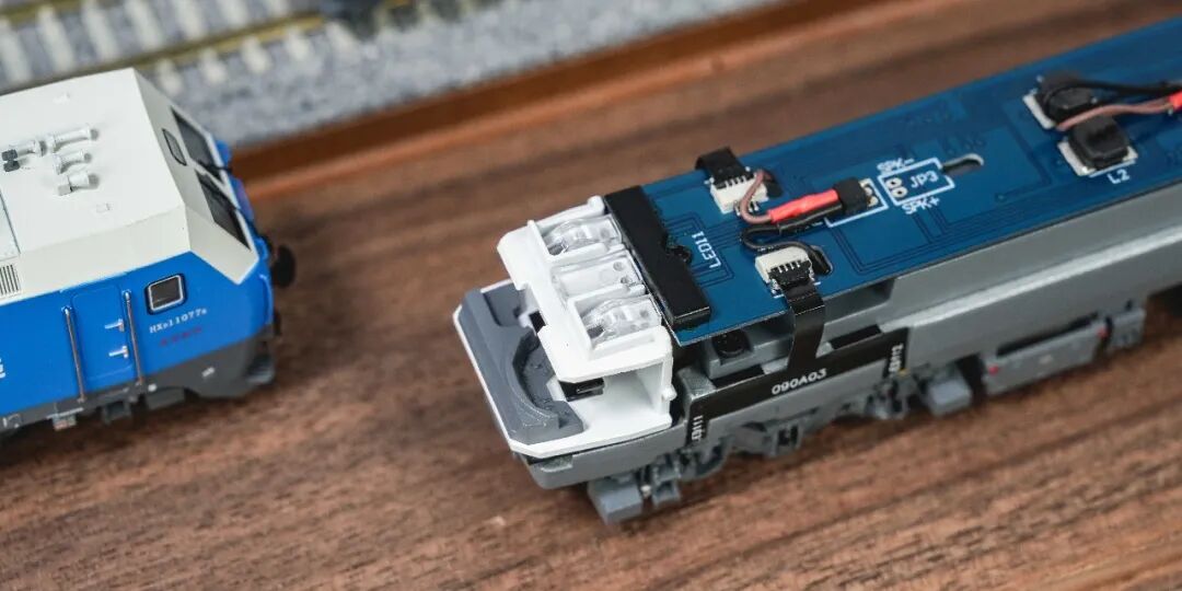 <新品預訂> 長嗚 HXD1 N比例 新品 "藍精靈" 和諧1型電力機車