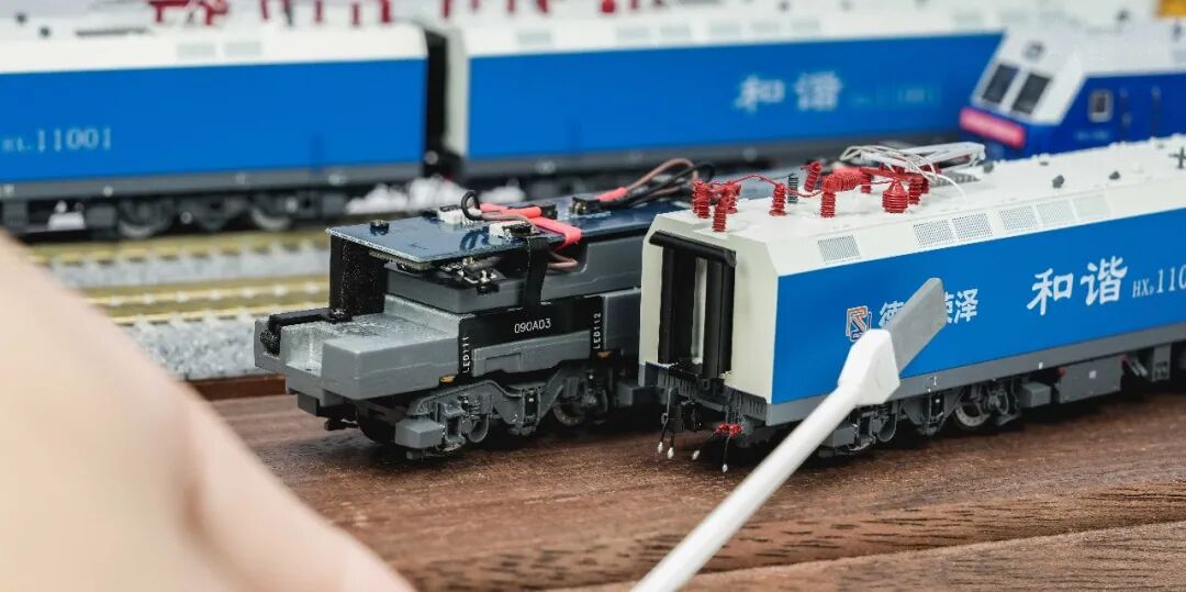 <新品預訂> 長嗚 HXD1 N比例 新品 "藍精靈" 和諧1型電力機車