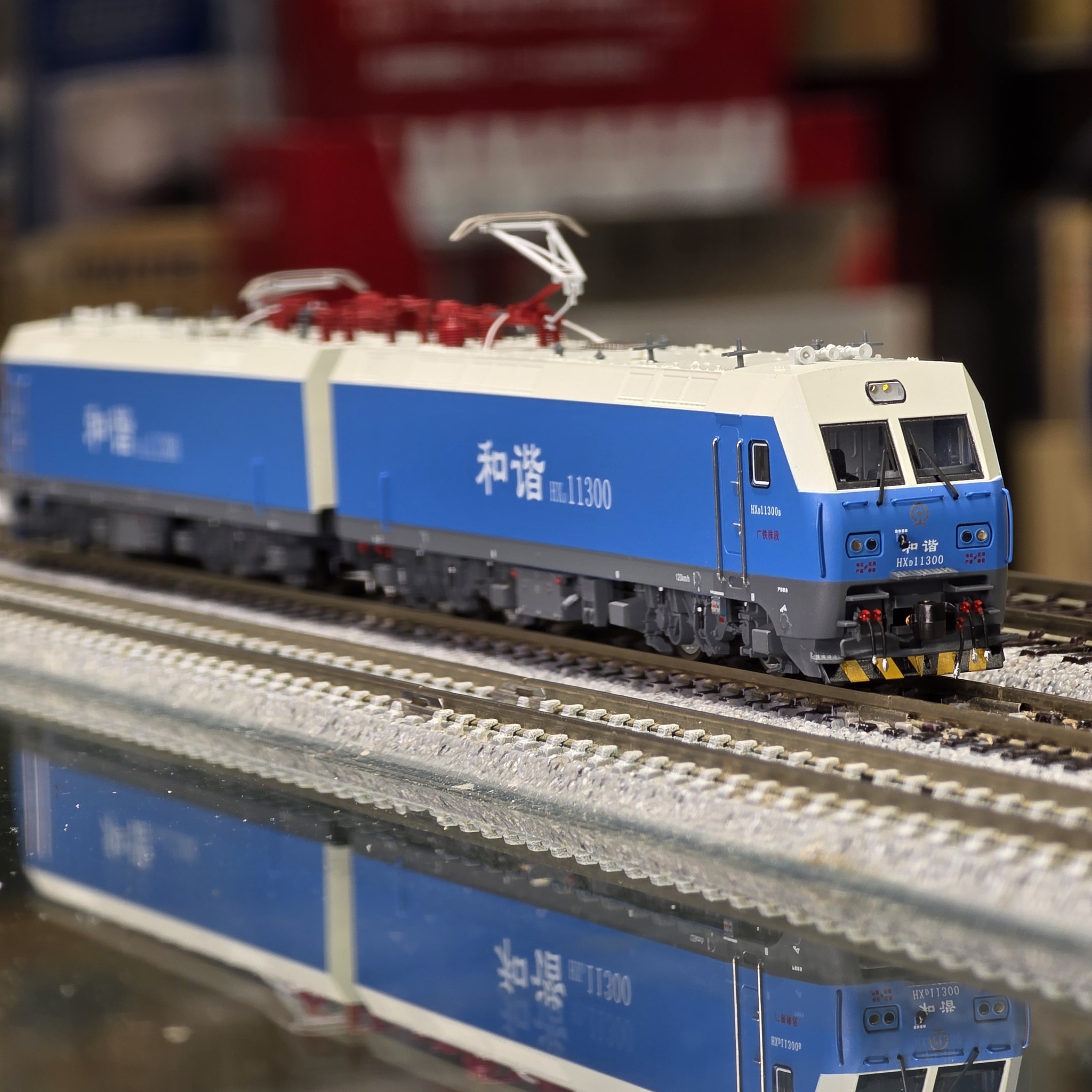 長嗚 HXD1 N比例 新品 "藍精靈" 和諧1型電力機車 5 長嗚 HXD1 N比例 新品 "藍精靈" 和諧1型電力機車