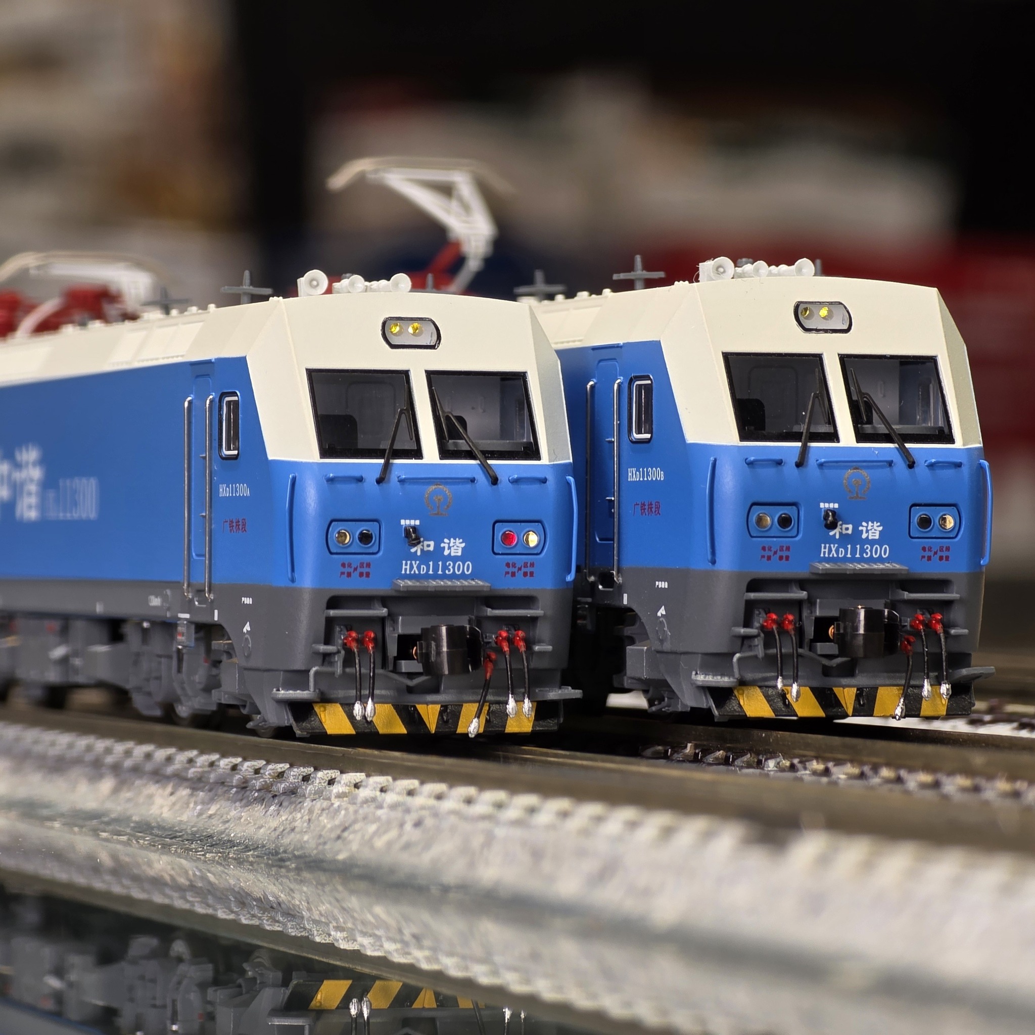 長嗚 HXD1 N比例 新品 "藍精靈" 和諧1型電力機車 4 長嗚 HXD1 N比例 新品 "藍精靈" 和諧1型電力機車