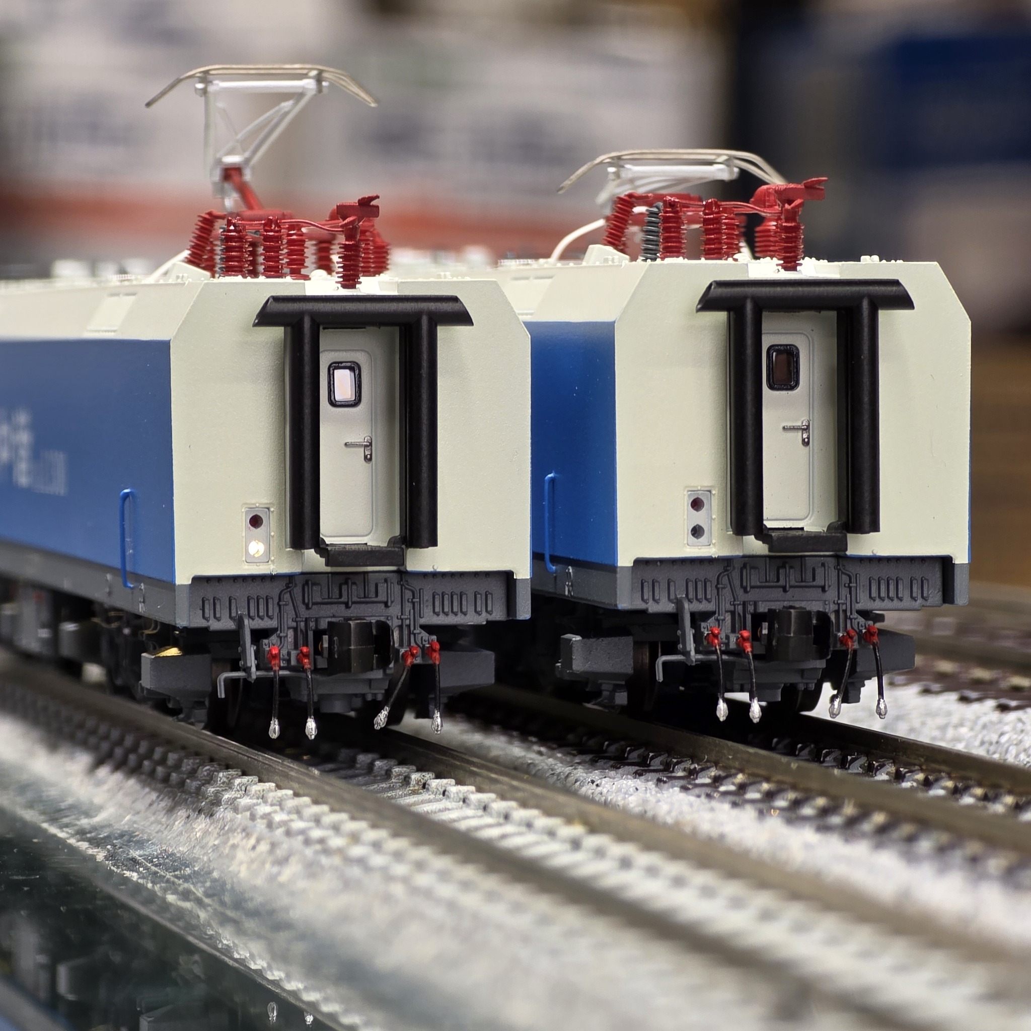 長嗚 HXD1 N比例 新品 "藍精靈" 和諧1型電力機車 3 長嗚 HXD1 N比例 新品 "藍精靈" 和諧1型電力機車