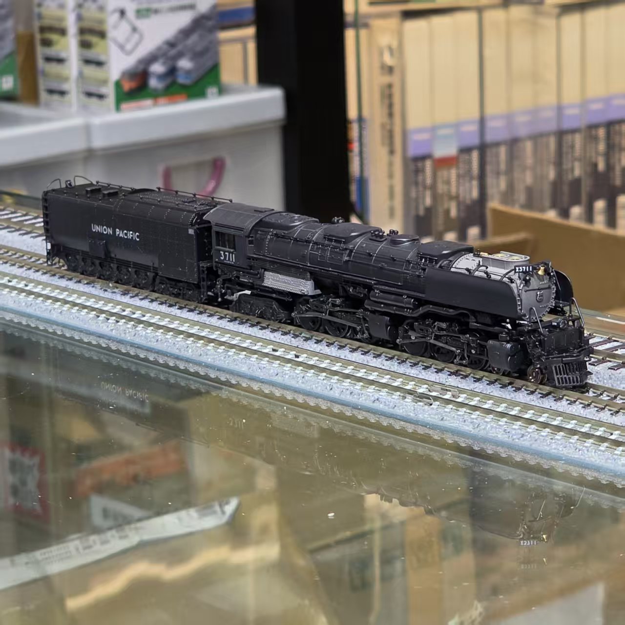 Broadway 6982 N Union Pacific「Challenger」4-6-6-4 後期版 車號 #3711 2 Broadway 6982 N Union Pacific「Challenger」4-6-6-4 後期版 車號 #3711