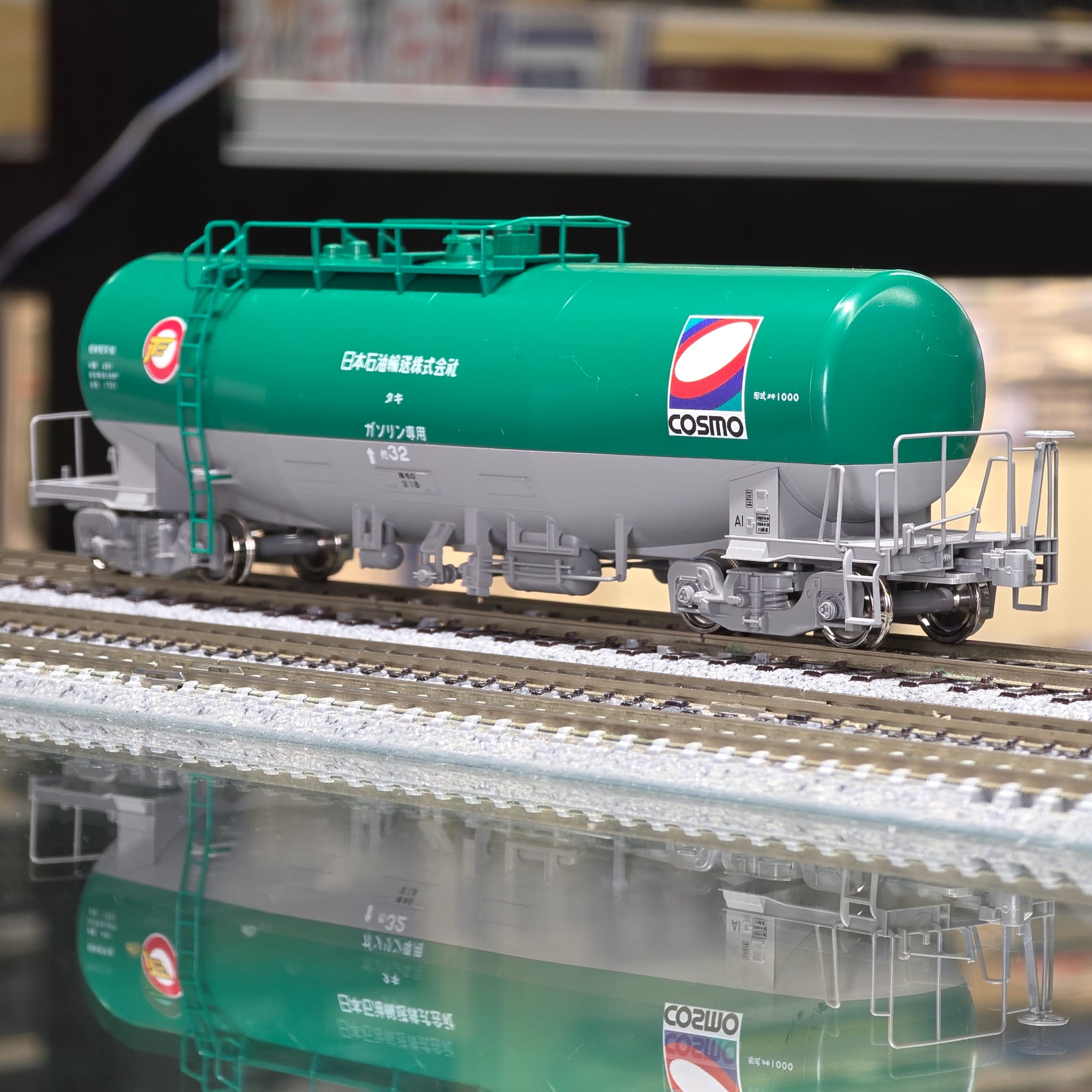 KATO 1-827 (HO)タキ1000 日本石油輸送色 COSMO 1 KATO 1-827 (HO)タキ1000 日本石油輸送色 COSMO
