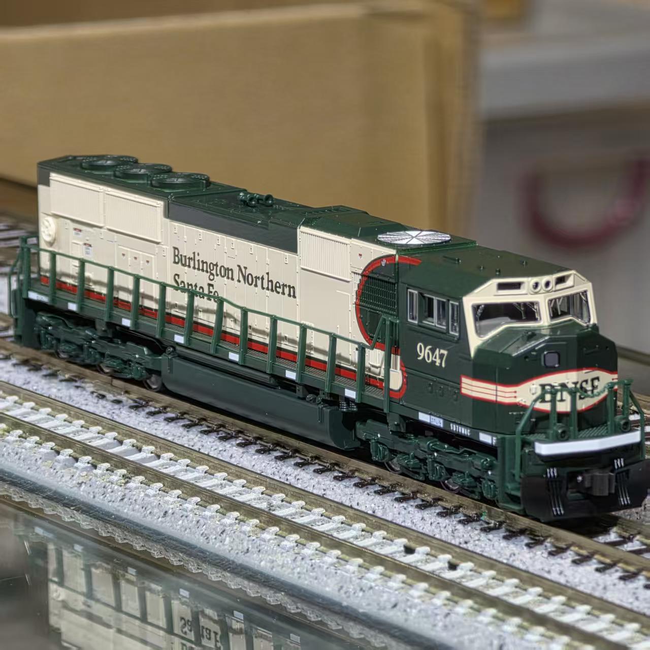 KATO 176-6503 EMD SD70MAC 柴油機車 BN ATSF 合併紀念塗裝 #9647 4 KATO 176-6503