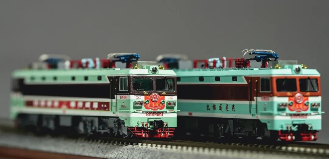 <新品預訂> 中車長鳴 N 韶山3型電力機車 SS3-5151 「共青團號」 廣告特別塗裝 16 <新品預訂> 中車長鳴 N 韶山3型電力機車 SS3-5151 「共青團號」 廣告特別塗裝