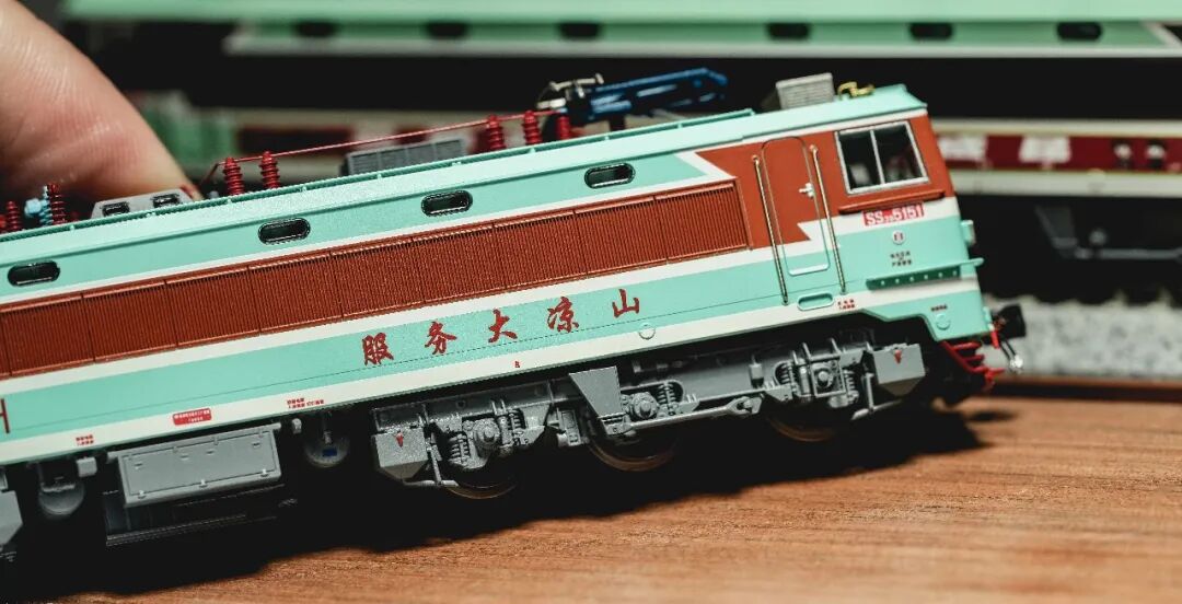 <新品預訂> 中車長鳴 N 韶山3型電力機車 SS3-5151 「共青團號」 廣告特別塗裝