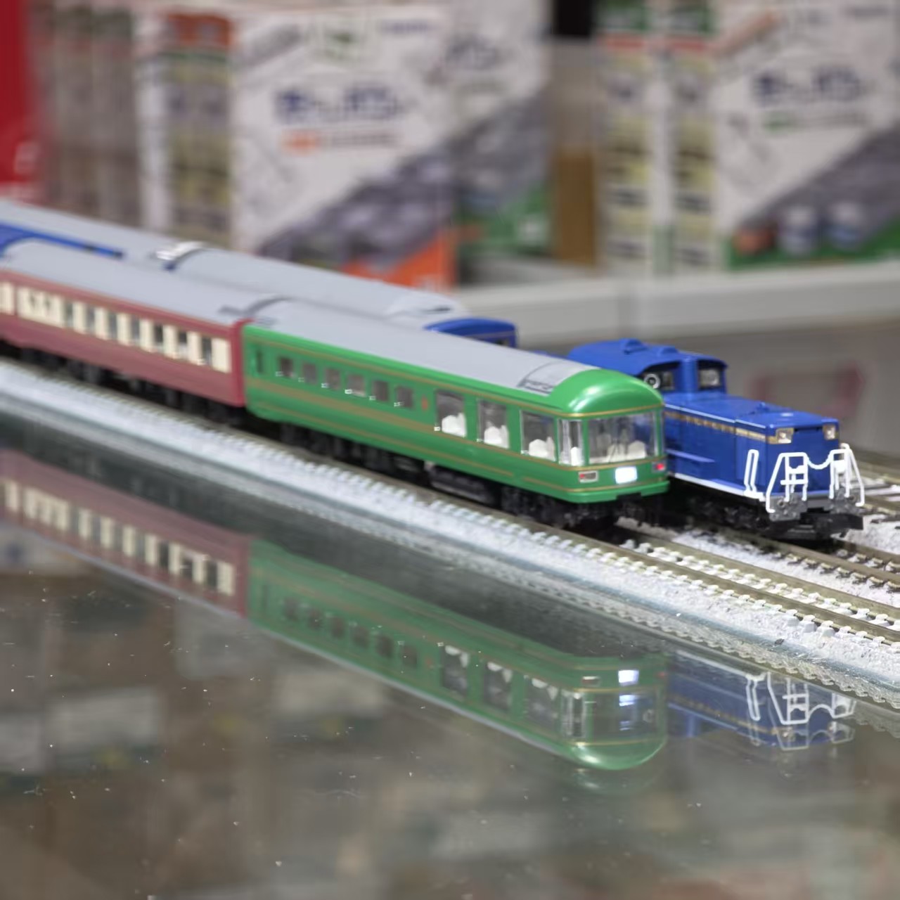 TOMIX 92792 JR 24系25形特急寝台客車(夢空間北斗星) 7輛 + 2251 JR DD51-1000形 柴油機關車 (JR北海道北斗星色) 6 TOMIX 92792 JR 24系25形特急寝台客車(夢空間北斗星) 7輛 + 2251 JR DD51-1000形 柴油機關車 (JR北海道北斗星色)