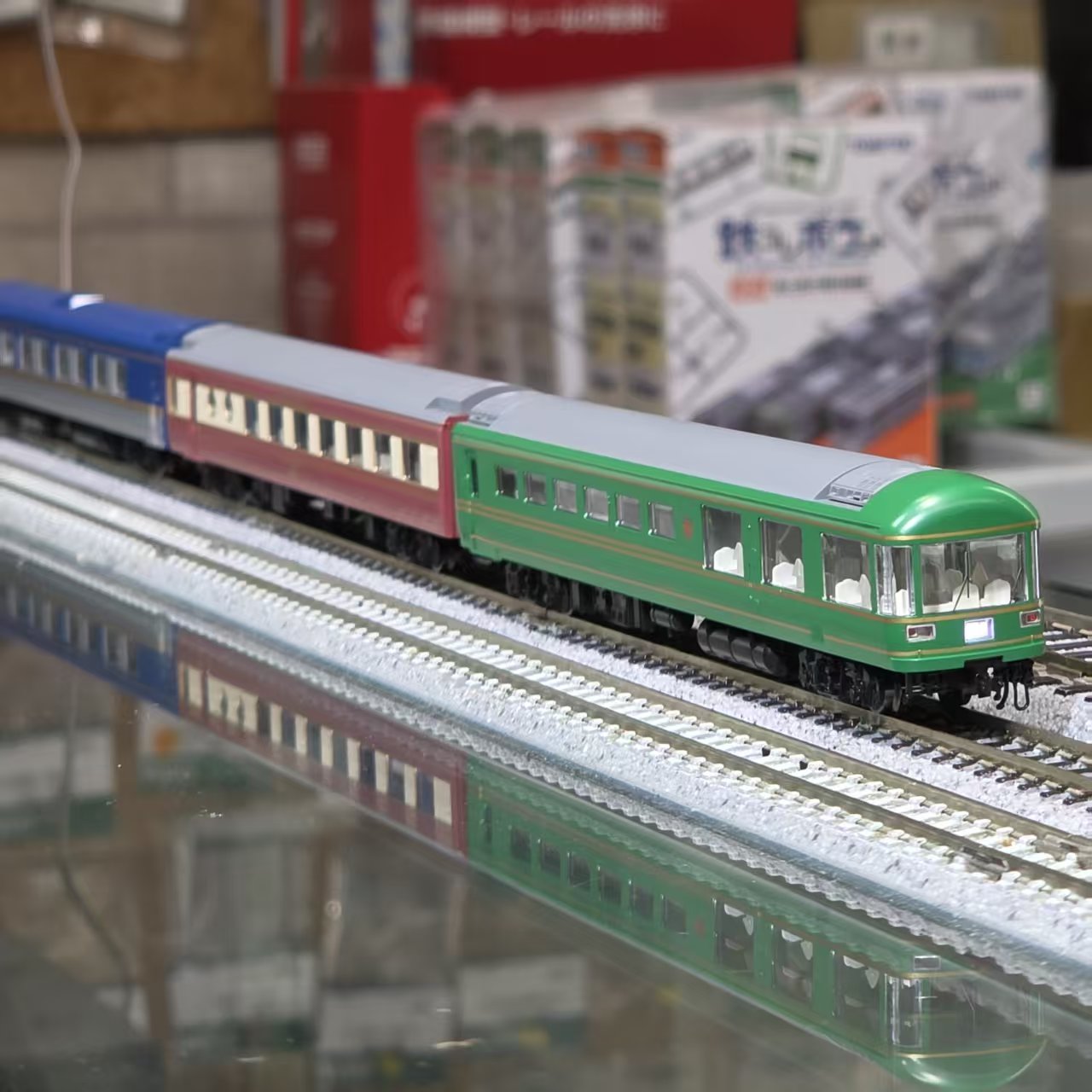 TOMIX 92792 JR 24系25形特急寝台客車(夢空間北斗星) 7輛 + 2251 JR DD51-1000形 柴油機關車 (JR北海道北斗星色) 3 TOMIX 92792 JR 24系25形特急寝台客車(夢空間北斗星) 7輛 + 2251 JR DD51-1000形 柴油機關車 (JR北海道北斗星色)