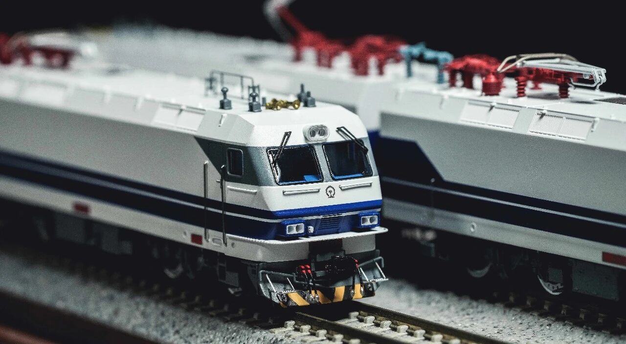 <新品預訂> 中車長鳴 N DJ1型電力機車 (白天鵝)