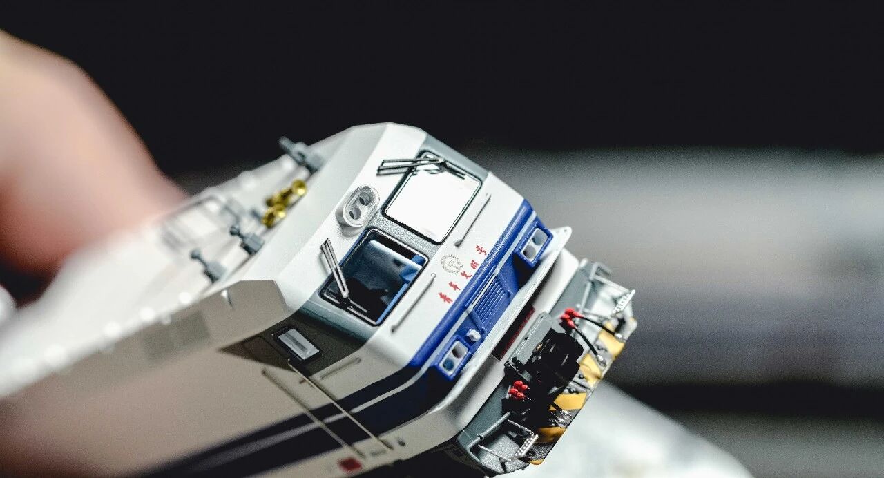 <新品預訂> 中車長鳴 N DJ1型電力機車 (白天鵝)