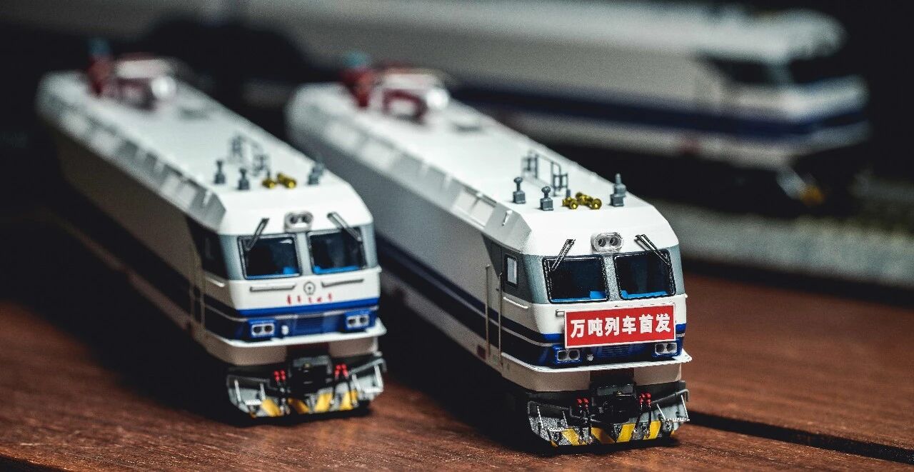 <新品預訂> 中車長鳴 N DJ1型電力機車 (白天鵝)