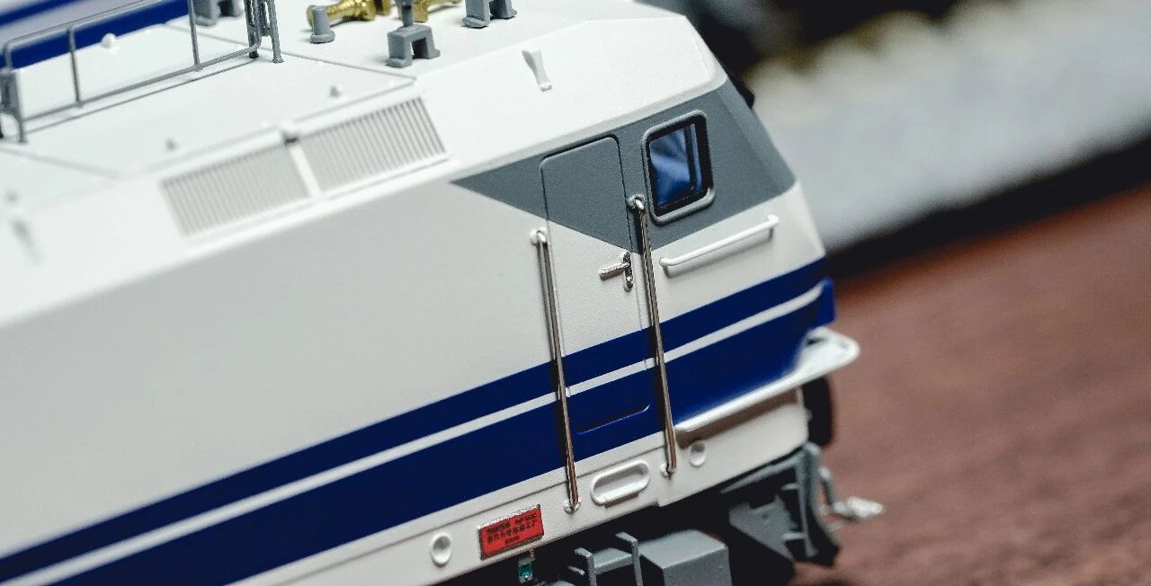<新品預訂> 中車長鳴 N DJ1型電力機車 (白天鵝)