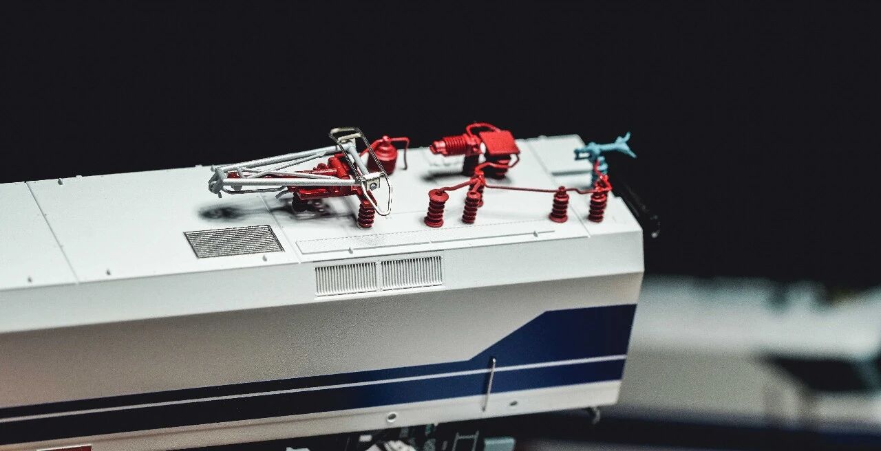 <新品預訂> 中車長鳴 N DJ1型電力機車 (白天鵝)