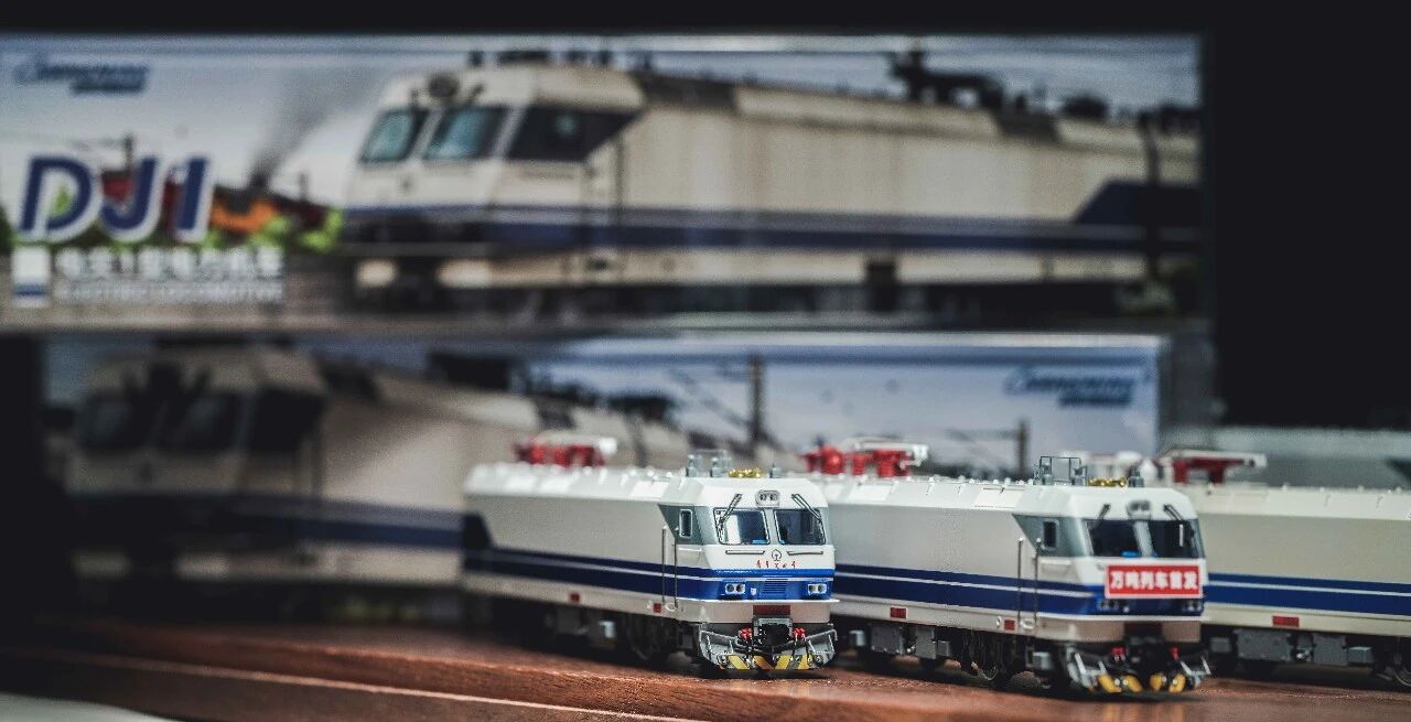 <新品預訂> 中車長鳴 N DJ1型電力機車 (白天鵝)