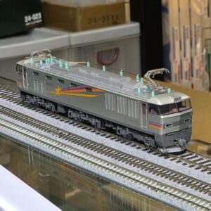 Alternative view of KATO 1-312 (HO) EF510 500 仙后座色