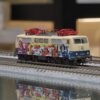 <新品預訂> MINITRIX 16724 Class 111 「Zeitgenössischer Kunst」（當代藝術塗裝）
